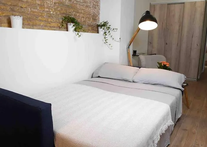 Studio Chic Avec Terrasse, Lumineux Et Calme 2