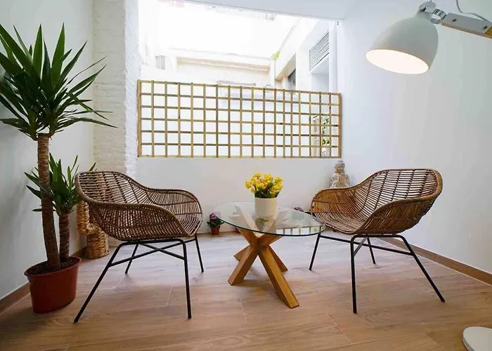 Studio Chic Avec Terrasse, Lumineux Et Calme 2