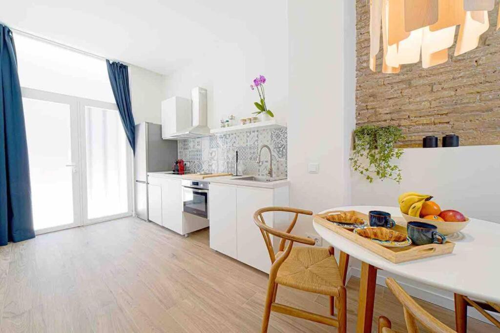 Appartement Chic Avec Terrasse, Lumineux Et Calme 2