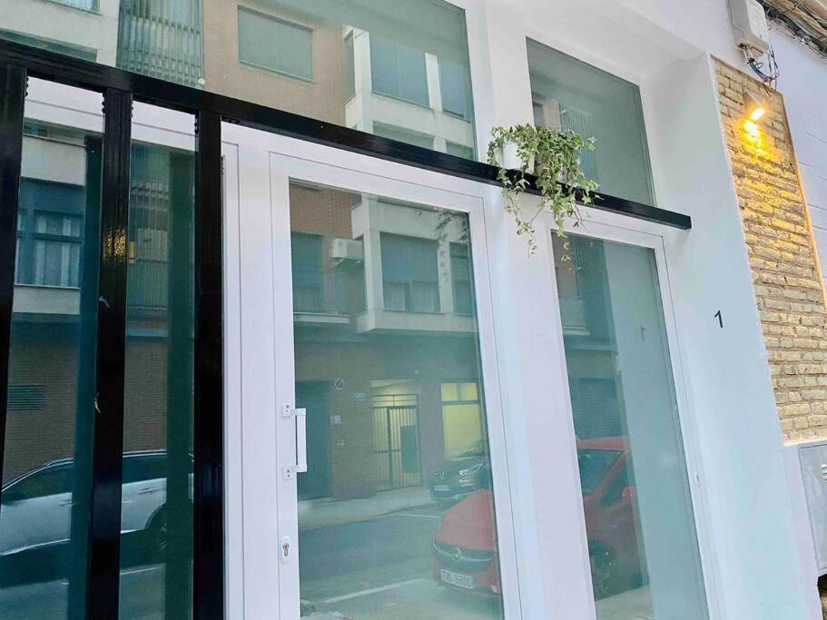 Chic Avec Terrasse, Lumineux Et Calme 2 Appartement